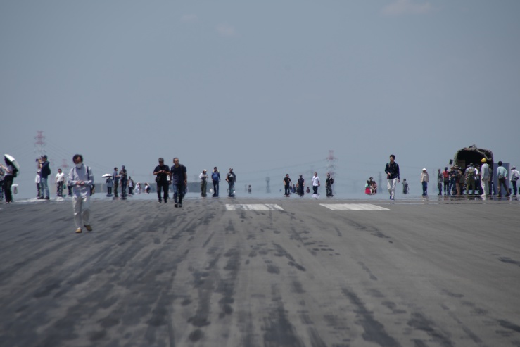 入間基地ランウェイウォーク2024:滑走路と陽炎